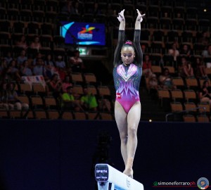 den jensen natalie ph simone ferraro sfa03002 copia